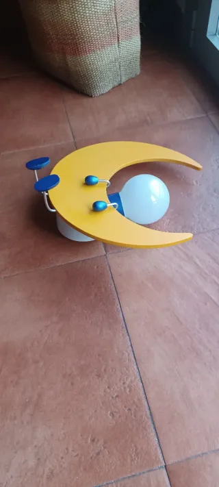 Lámpara infantil niñ@ en luna