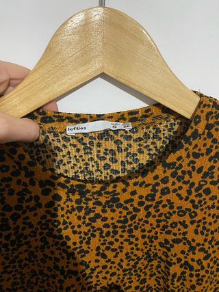 Vestido estampado naranja y negro