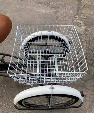 Triciclo con cesta