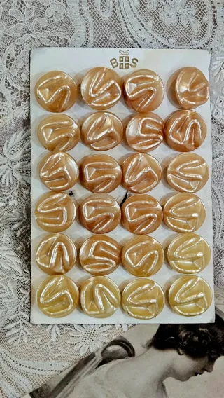 Cartón de botones antiguos franceses confección