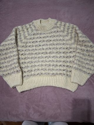 Jersey Zara niña beige y detalles dorados.