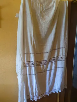 Cortinas de tela blancas con encaje