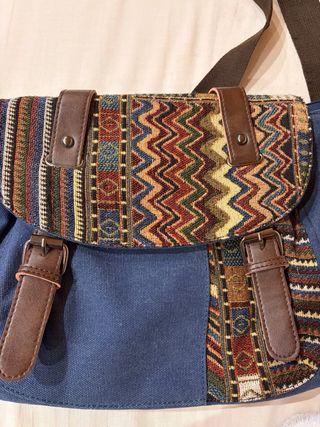 Bolso azul con estampado étnico