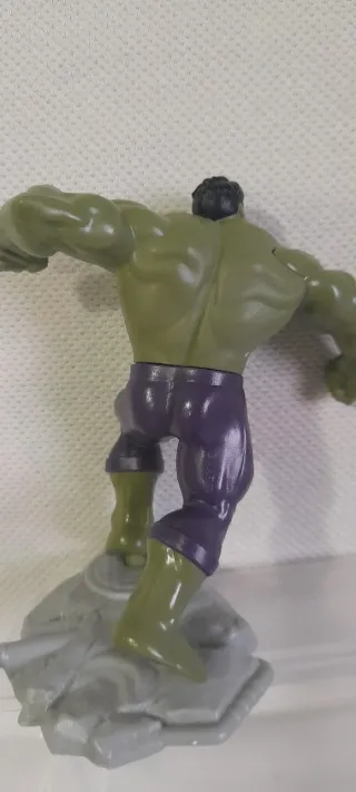 Hulk Marvel Kinder Gran Sorpresa 2024