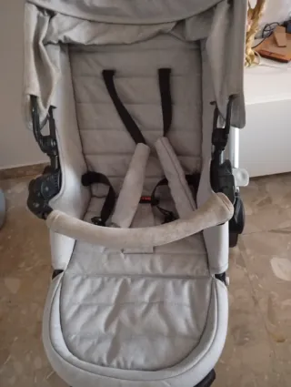 Carrito de bebé gris sin masicosi