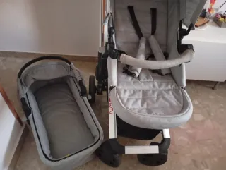 Carrito de bebé gris sin masicosi