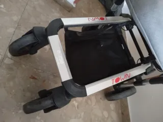 Carrito de bebé gris sin masicosi