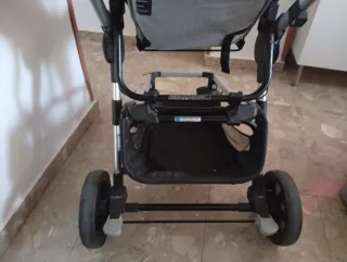 Carrito de bebé gris sin masicosi