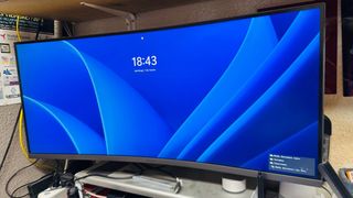 Pantalla Samsung Curva Negra y Azul