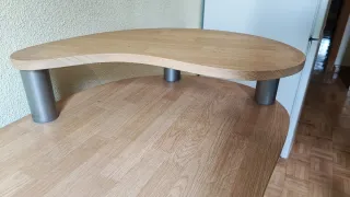 Escritorio madera y metal con bandeja