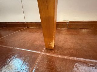 Mesa comedor madera extensible. sillas incluidas.