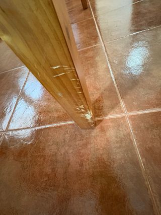 Mesa comedor madera extensible. sillas incluidas.