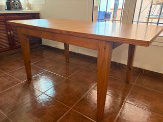 Mesa comedor madera extensible. sillas incluidas.