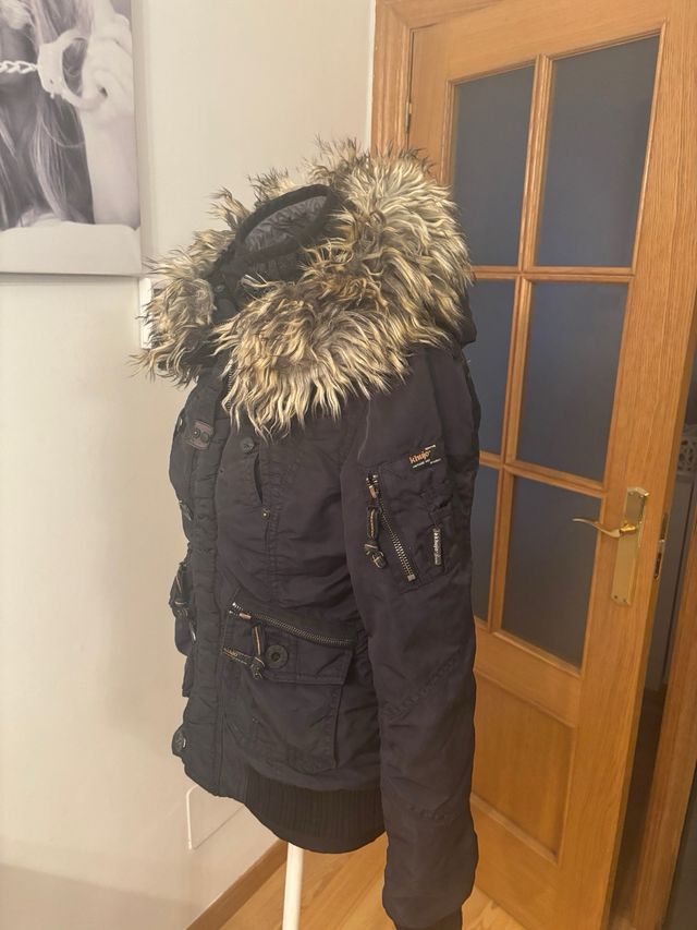 Cazadora Khujo azul marino con capucha