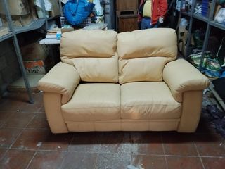 Sofá de piel beige 2 plazas