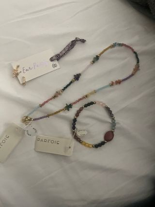 Collar, pendientes y pulsera Parfois multicolor