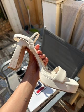 Sandalias de tacón beige