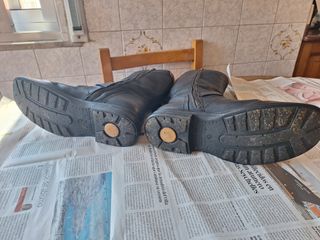 Botas de moto piel caña media hombre. Talla 42