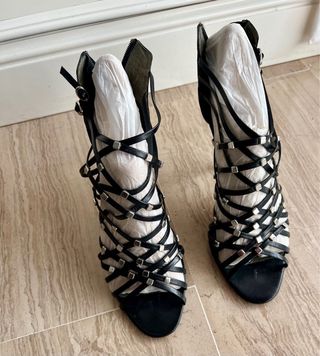 Sandalias Gloria Ortiz Negras Tachuelas