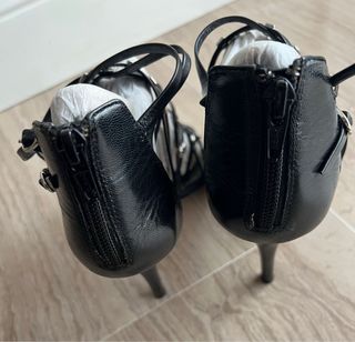 Sandalias Gloria Ortiz Negras Tachuelas