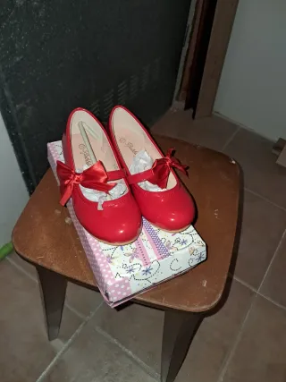 Zapatos rojos para niña con lazo
