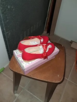 Zapatos rojos para niña con lazo