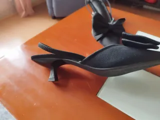 Zapatos tacón bajo con lazo