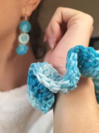 Combo de accesorios azules: Scrunchie+pendientes