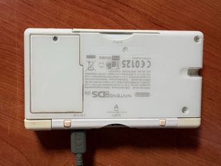 Nintendo DS Lite Blanca + Assassin's Creed