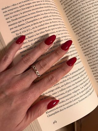 Manicurista-busco modelo de uñas