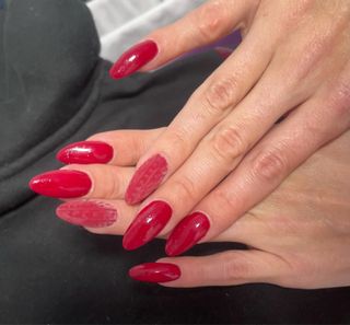 Manicurista-busco modelo de uñas