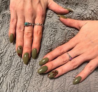 Manicurista-busco modelo de uñas