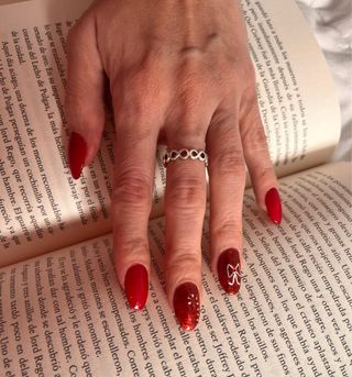 Manicurista-busco modelo de uñas