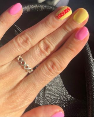 Manicurista-busco modelo de uñas