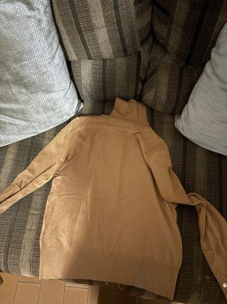 Jersey cuello alto beige/marrón