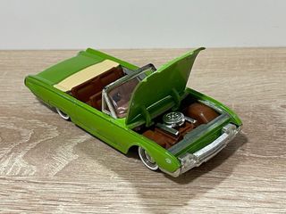 Ford Thunderbird 1/43 solido