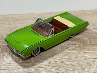 Ford Thunderbird 1/43 solido