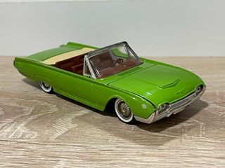 Ford Thunderbird 1/43 solido