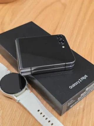 Samsung Galaxy Z Flip 5 512GB + Watch 7 40mm