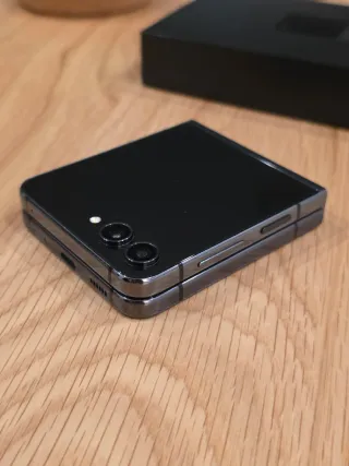 Samsung Galaxy Z Flip 5 512GB + Watch 7 40mm