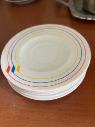 Juego de café de 4 tazas y 4 platos