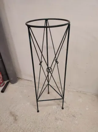 Pedestal para plantas de metal