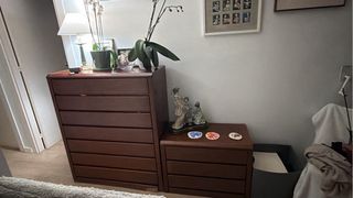 Cómoda cerezo 8 cajones y mesita auxiliar 3 cajone