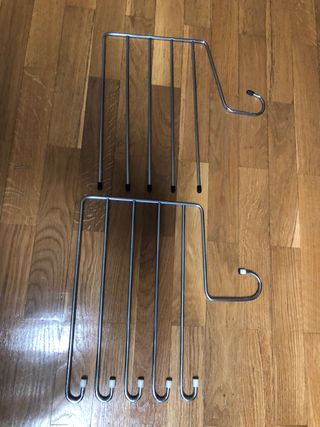Percha de metal plateado para 5 pantalones