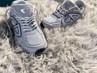 Zapatillas deportivas Grises y Blancas