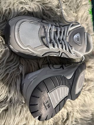 Zapatillas deportivas Grises y Blancas