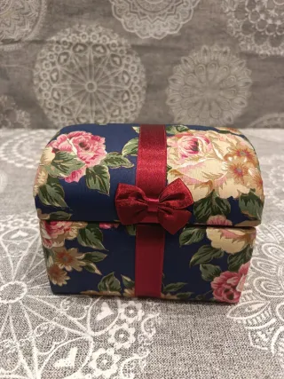 Bonito joyero tela estampado de flores