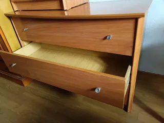 Cómoda acabado cerezoConjunto dormitorio: somier 1