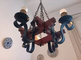 Lámpara rústica madera y hierro forjado