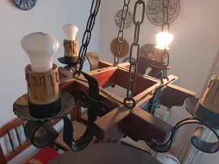 Lámpara rústica madera y hierro forjado